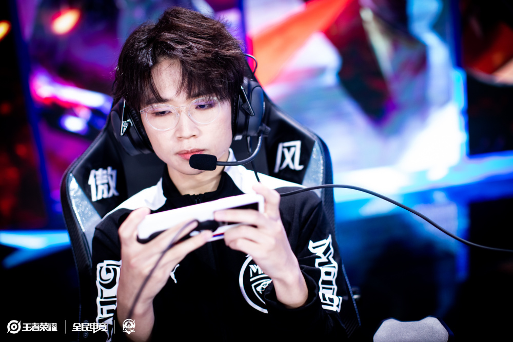 也不是轻易 也不是轻易