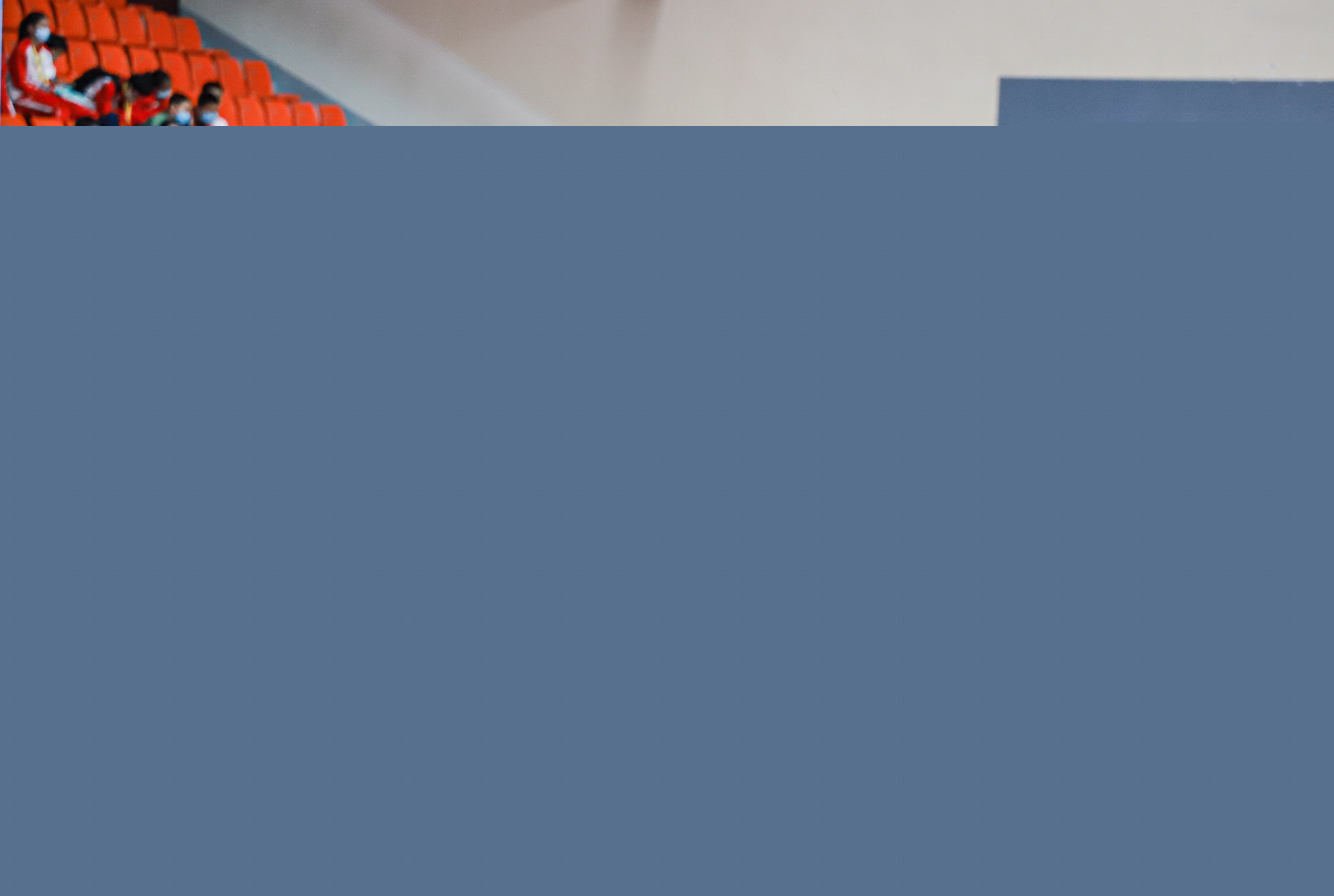 境中脱颖而 境中脱颖而